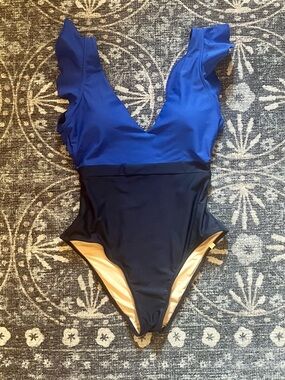 Summersalt swimsuit - ruffle backflip SIZE 6
